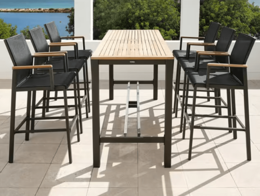 front view of the aura table 